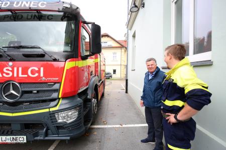 Novi GVC-3 PGD Unec pred občino Cerknica 02 FOTO LJUBO VUKELIČ